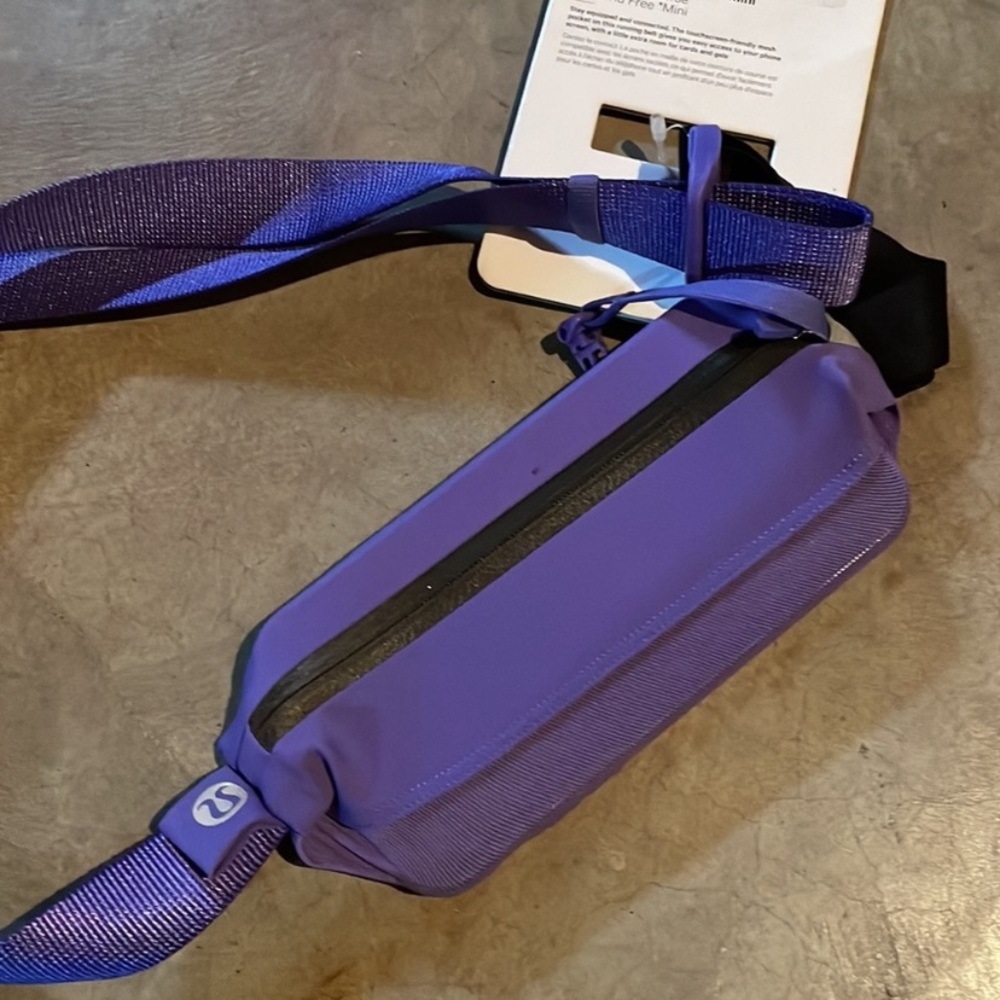 NWT Lulu Lemon fast and free mini belt bag. PURPLE, L/XL